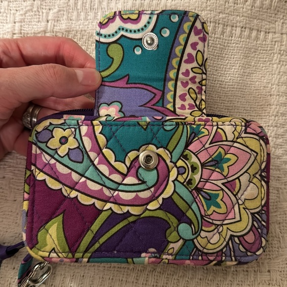 Excellent used condition, Vera Bradley wristlet in a paisley/floral print - Picture 11 of 11